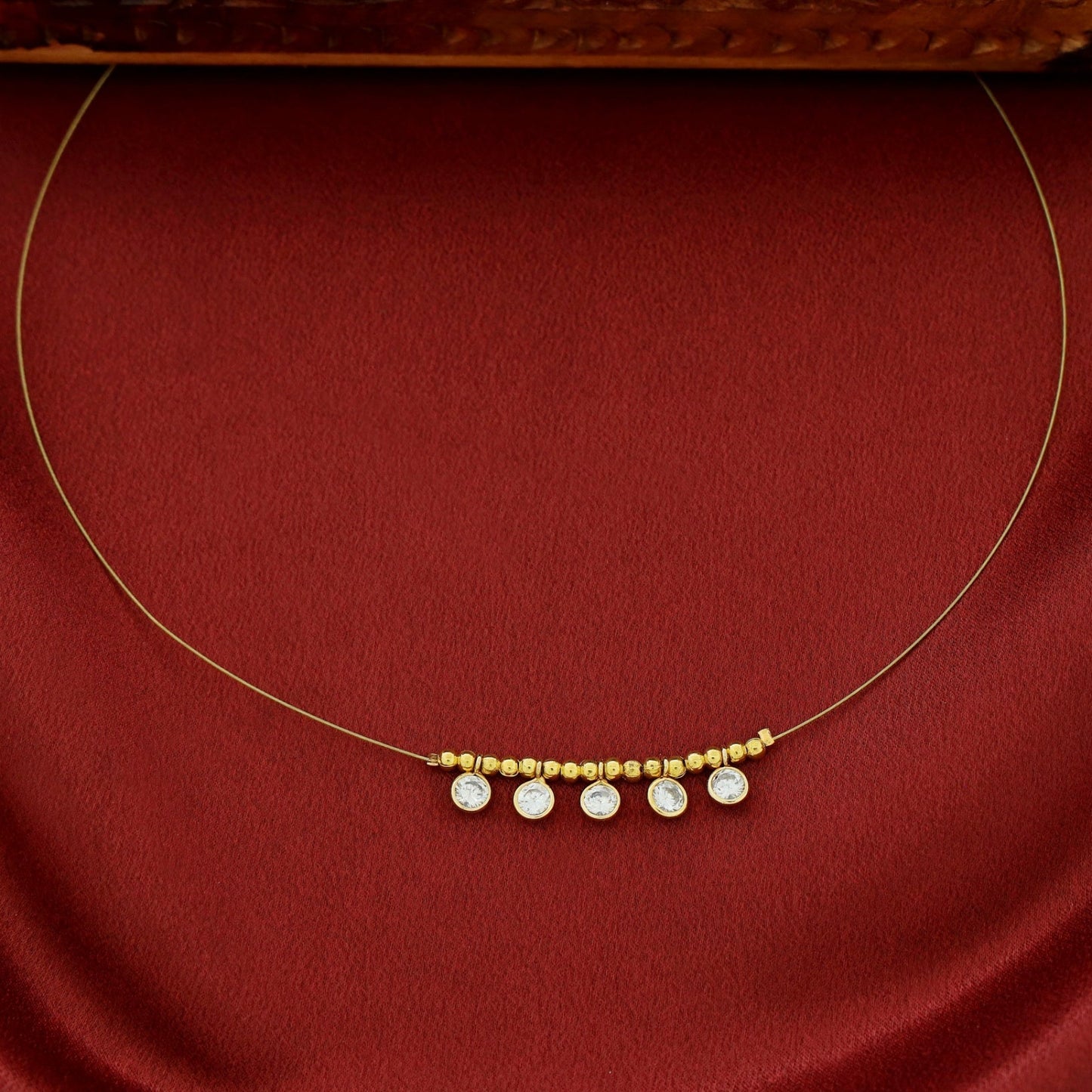 Mini Glossy Neckpiece