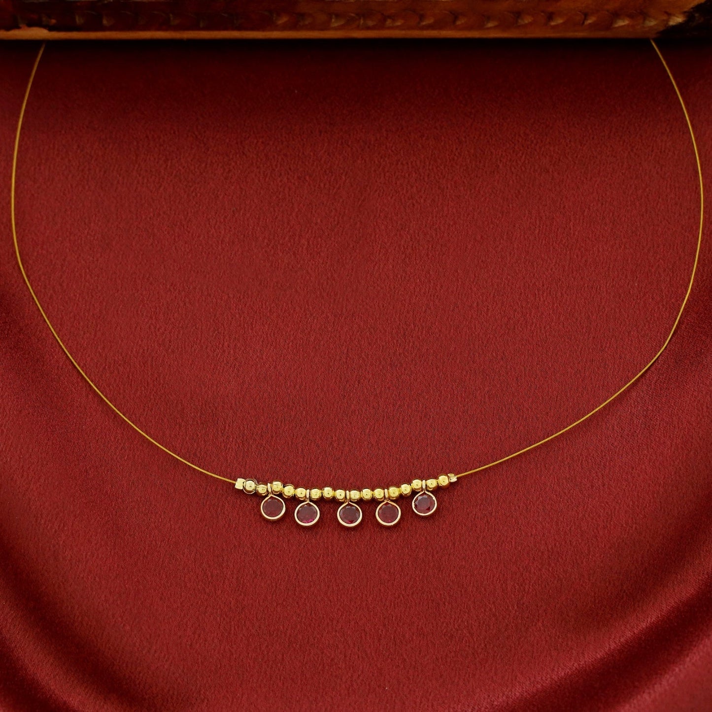 Mini Glossy Neckpiece